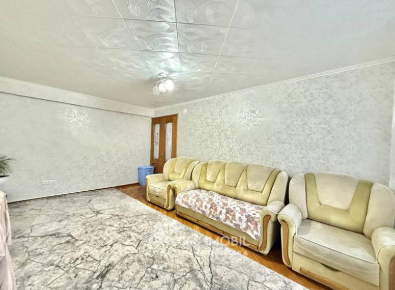 Crangului street, Rascani, 3 rooms. 102 Series! Eurorepair!: 1