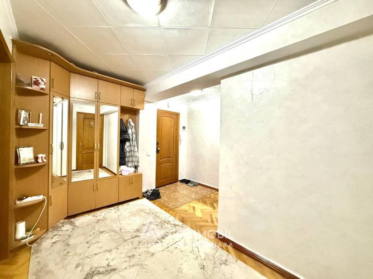 Crangului street, Rascani, 3 rooms. 102 Series! Eurorepair!: 10