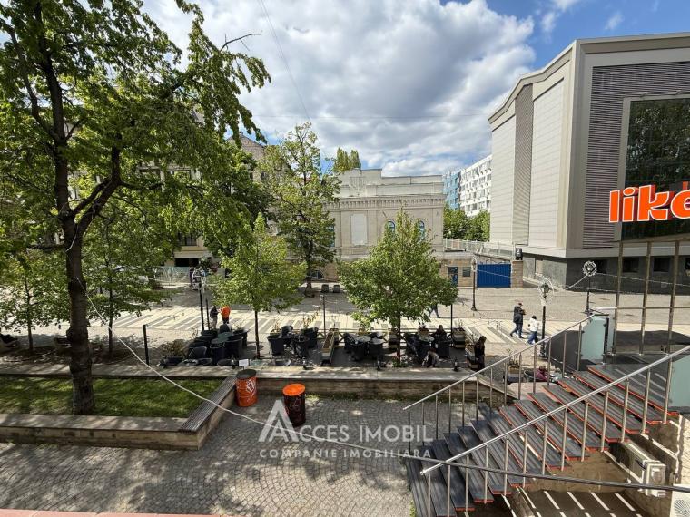 Centru, str. Eugen Doga, 3 camere!: 12