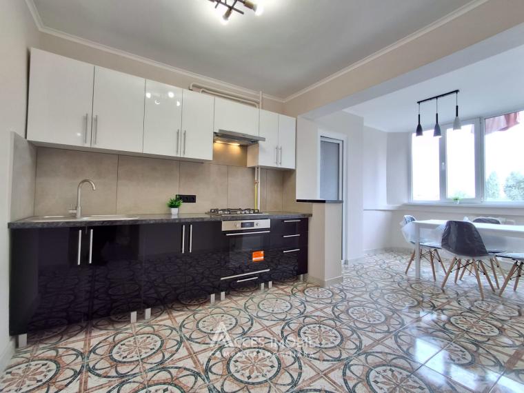 Centru, str. Ismail, 3 camere + living! Euroreparație!: 0