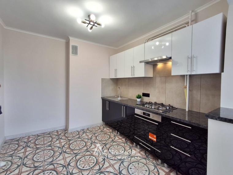 Centru, str. Ismail, 3 camere + living! Euroreparație!: 2