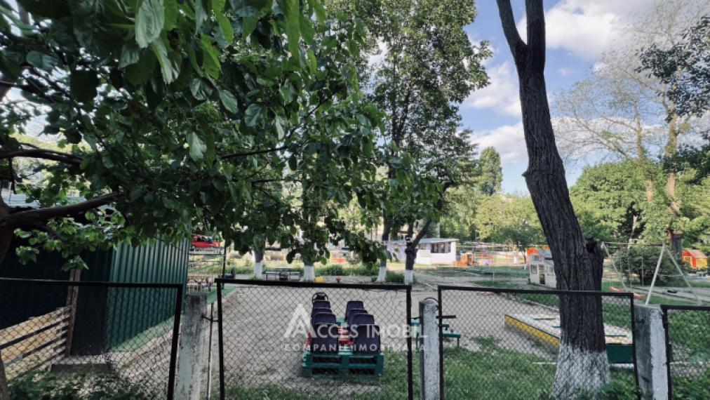 Botanica, str. Grenoble, 3 camere. Seria Varnița!: 20