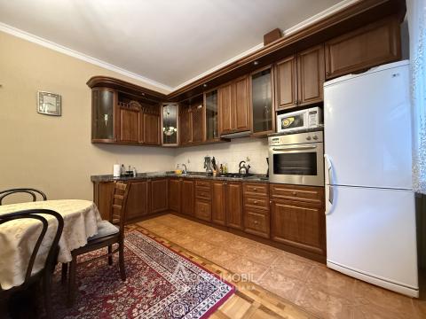 Chirie! Casă în 3 nivele! Telecentru, str. Mihail Berezovschi, 3 camere + living. Euroreparație!: 10