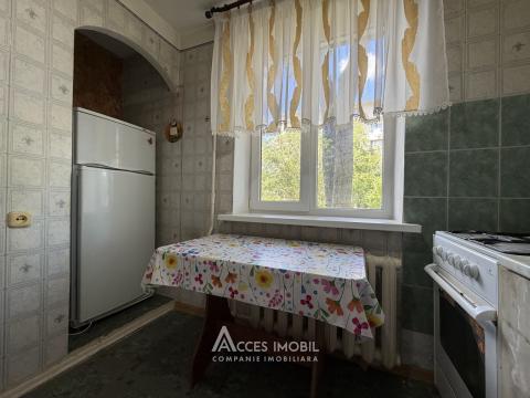 Botanica, Burebista street, 1 room, Series 102. Middle location!: 4