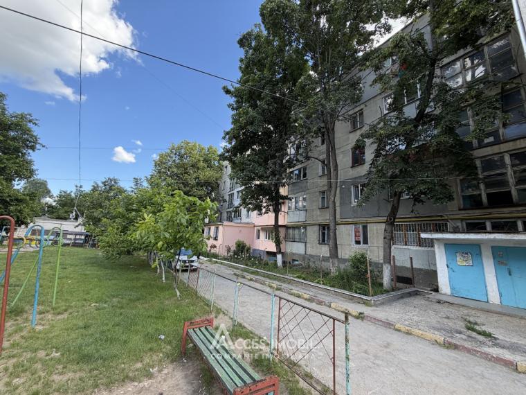 Botanica, Burebista street, 1 room, Series 102. Middle location!: 9