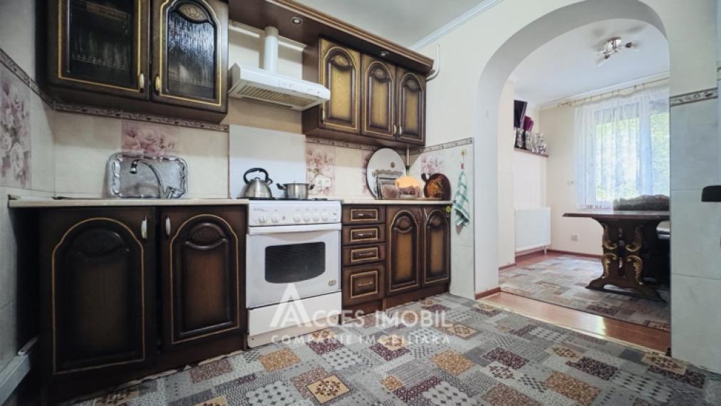 Buiucani, Alba-Iulia street, 4 rooms + living room. Autonomous heating! Series 143!: 4