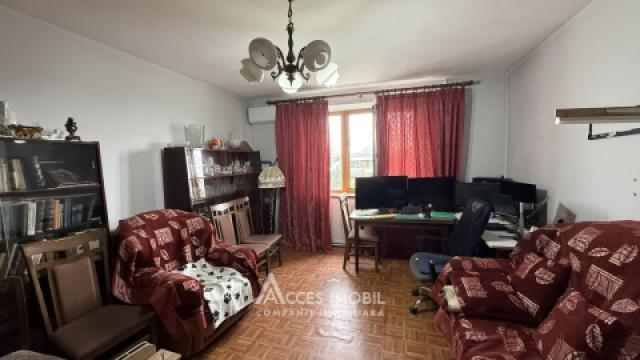 Codru, str. Grenoble, 3 camere + living. Euroreparație! Seria 143! Încălzire autonomă!: 2