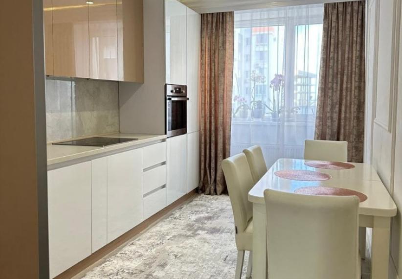 Basconslux! Telecentru, str. Sprîncenoaia, 3 camere + living. Euroreparație!: 0