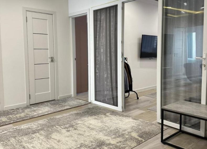 Basconslux! Telecentru, str. Sprîncenoaia, 3 camere + living. Euroreparație!: 10