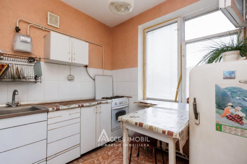 Centru, str. George Coșbuc, 2 camere. Brejnevka! Localizare de mijloc!: 3