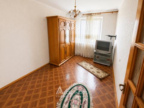 Chirie! Codru, str. Grenoble, 2 camere + living. Euroreparație! Seria 143! Localizare de mijloc!: 2