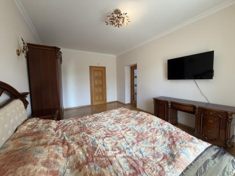 Аренда! Дом в 3 уровня! Центр, ул. Трифан Балтэ, 5+ комнат + гостиная, 480 м² + 8 соток. Евроремонт!: 5