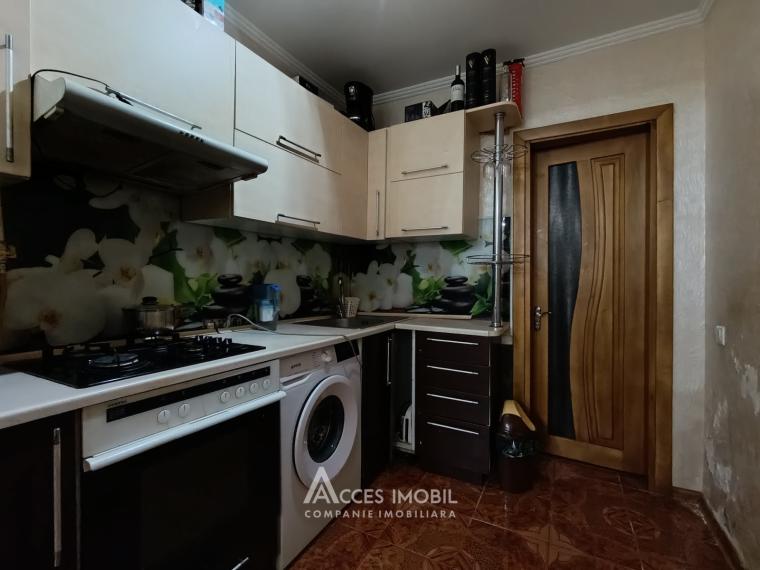 Codru, Costiujeni street, 2 rooms + living room.: 4