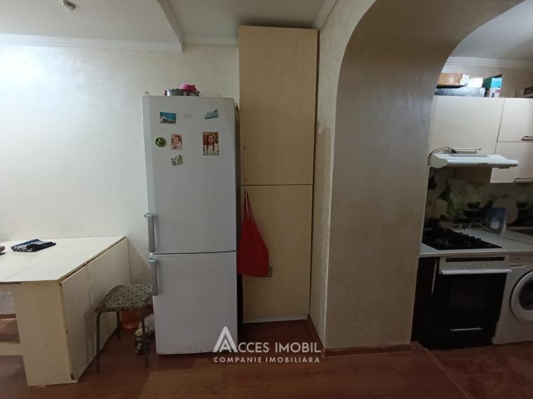 Codru, Costiujeni street, 2 rooms + living room.: 5