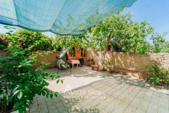Casă în 3 nivele! Buiucani, str. Bariera Sculeni, 285m2 + 3 ari! Euroreparație!: 2