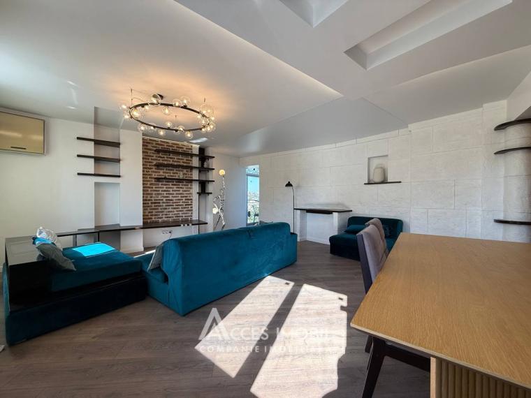 Center, Constantin Negruzzi Boulevard, 2 rooms + living room. Eurorepair!: 2