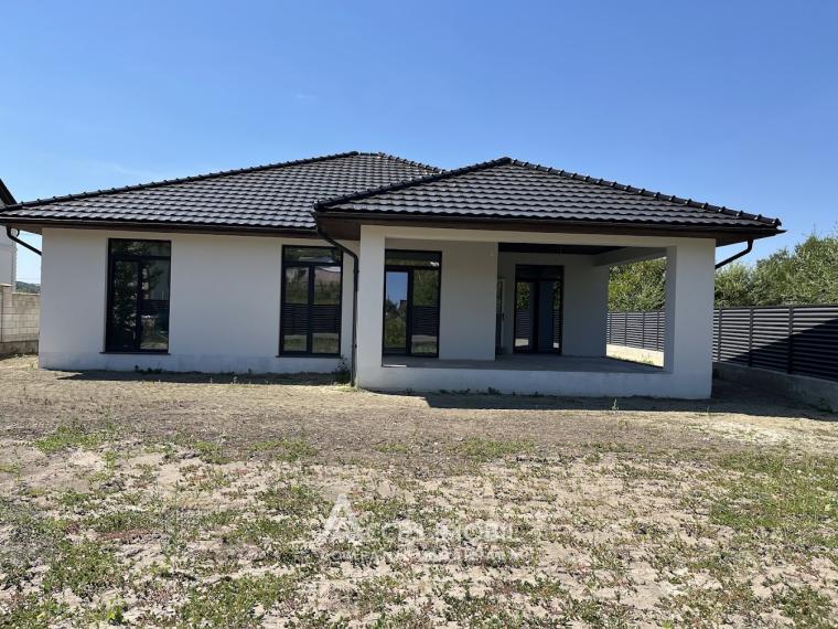 Casă! Sîngera, str. Dealul Leului, 3 camere + living, 230m2 + 8 ari!: 0