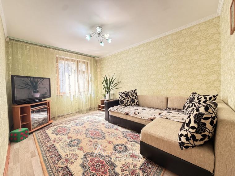 Rent! Râșcani, Florilor Street, 3 rooms + living room. Autonomous heating!: 3