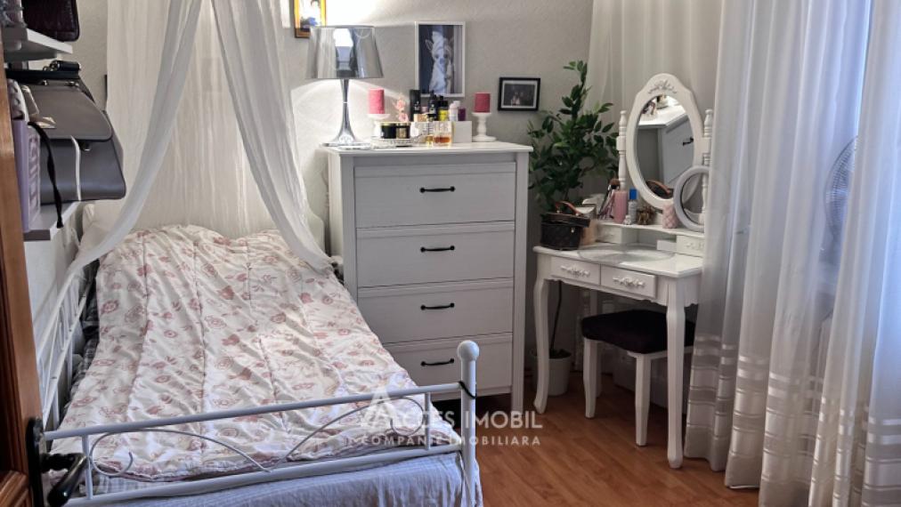 Buiucani, str. Calea Ieșilor, 3 camere + living!: 6