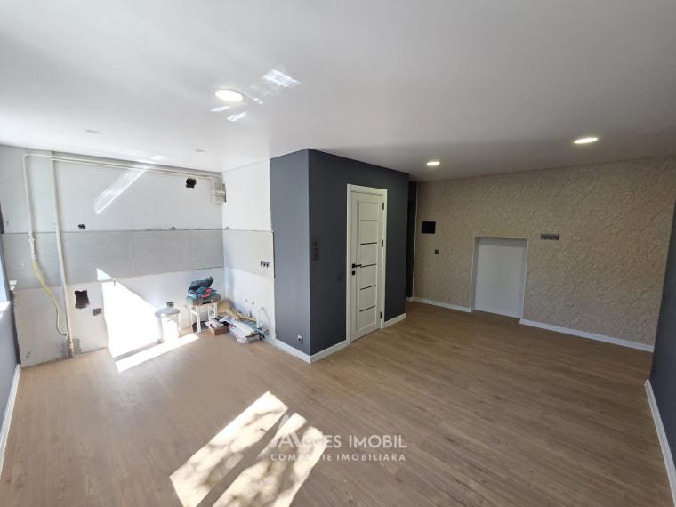 Centru, bd. Iuri Gagarin, 2 camere + living. Euroreparație! Stalinka!: 0