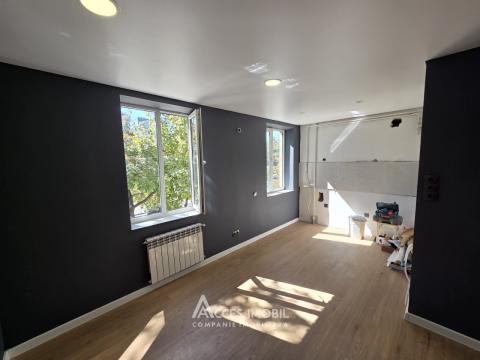 Centru, bd. Iuri Gagarin, 2 camere + living. Euroreparație! Stalinka!: 1