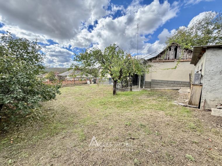 Casă! Ialoveni, sat. Horești, str. Dacia, 3 camere, 100m2 + 13 ari.: 15
