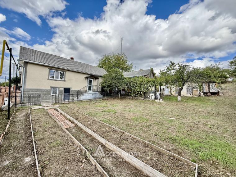Casă! Ialoveni, sat. Horești, str. Dacia, 3 camere, 100m2 + 13 ari.: 17