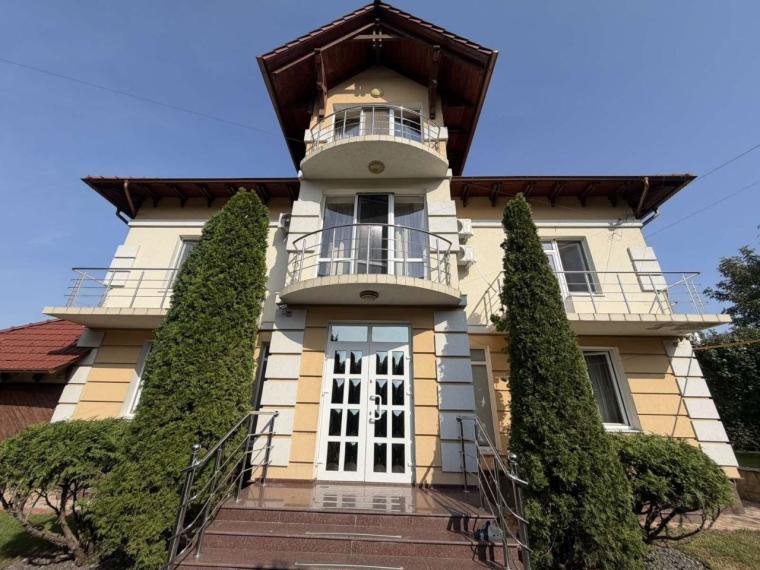 Rent! House in 3 levels! Centru, Trifan Baltă street, 5+ rooms + living room, 480 m² + 8 ares. Eurorepair!: 0