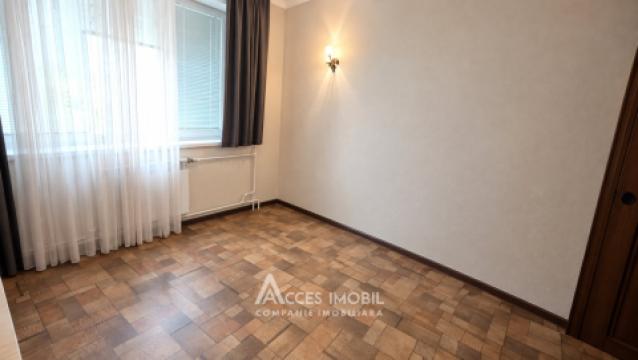 Botanica, Hristo Botev street, 1 room + living room. Central heating! Middle position!: 4