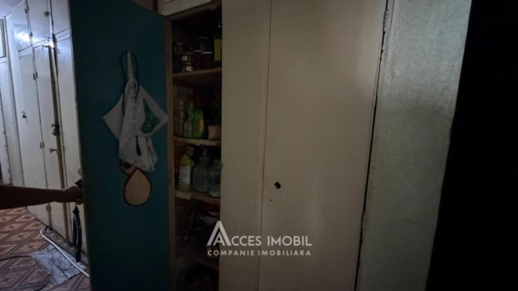 Botanica, Independence Street, room in dormitory without facilities.: 6
