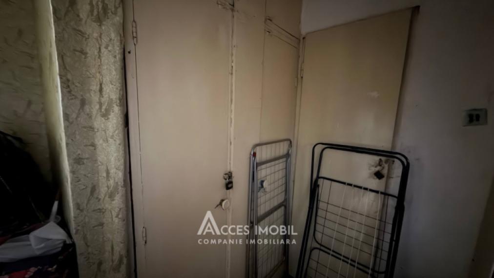 Botanica, Independence Street, room in dormitory without facilities.: 8