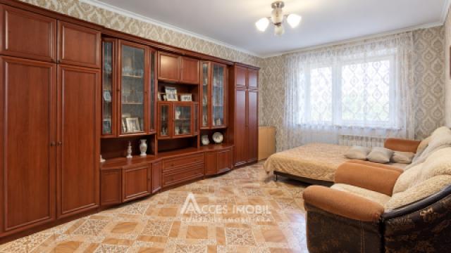 Straseni, Stefan cel Mare si Sfint Street, 4 rooms. Series 102! Autonomous heating!: 4