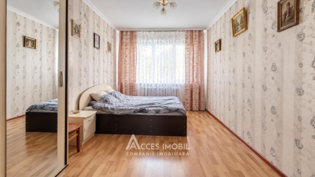 Straseni, Stefan cel Mare si Sfint Street, 4 rooms. Series 102! Autonomous heating!: 0