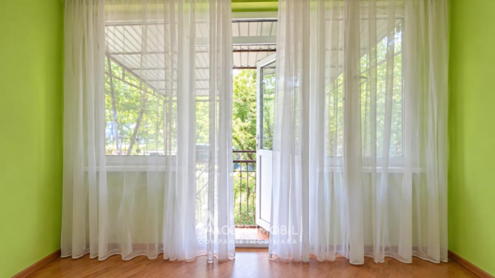Straseni, Stefan cel Mare si Sfint Street, 4 rooms. Series 102! Autonomous heating!: 10
