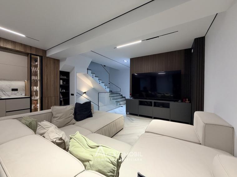 TownHouse în 3 niveluri! Durlești, str. Rezistenței, 3 camere + living, 170m² + 2 ari. Euroreparație!: 3