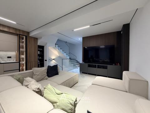 TownHouse în 3 niveluri! Durlești, str. Rezistenței, 3 camere + living, 170m² + 2 ari. Euroreparație!: 3