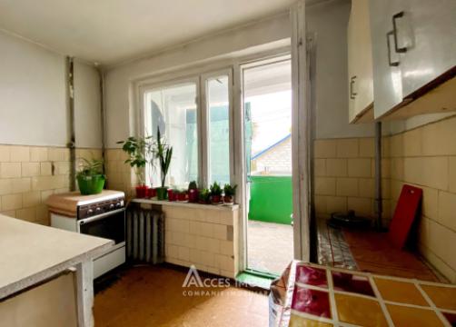 Rascani, Florilor street, 1 room. Middle position!: 8