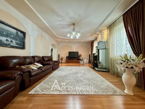 Casă în 4 nivele! Ciocana, str. Ion Dumeniuc, 450m2 + 6 ari! Euroreparație!: 1