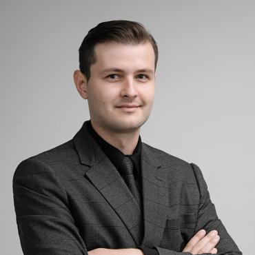 Агент по недвижимости: Радион Зелёный