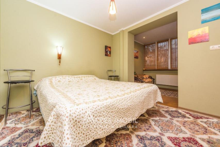 Rascani, Florilor street, 2 rooms + living. Euro Repair!: 4