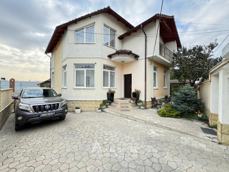 Casă în 3 nivele! str. Liviu Rebreanu, Ciocana, 160m2 + 4 ari! Euroreparație!: 0