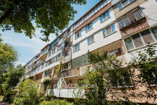 Riscani, Miron Costin street, 2 rooms + living. Euro Repair!: 12