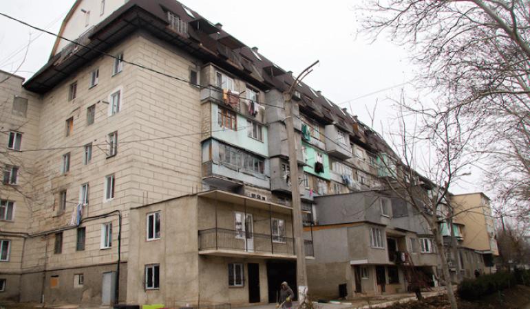 “Arhitectura contemporană” sau cum arată “pristroicile” care au transformat Chișinăul într-un haos urban - 1