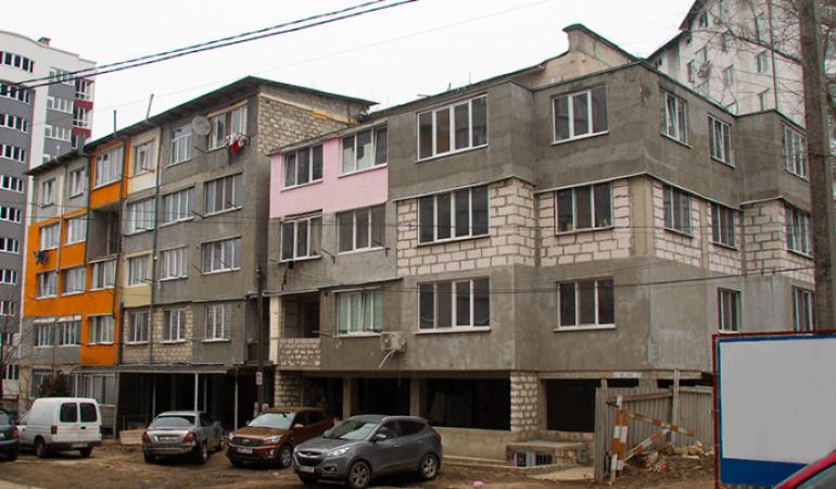 “Arhitectura contemporană” sau cum arată “pristroicile” care au transformat Chișinăul într-un haos urban - 1