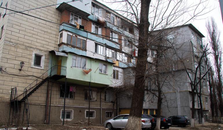 “Arhitectura contemporană” sau cum arată “pristroicile” care au transformat Chișinăul într-un haos urban - 1