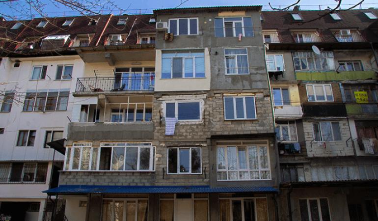 “Arhitectura contemporană” sau cum arată “pristroicile” care au transformat Chișinăul într-un haos urban - 1