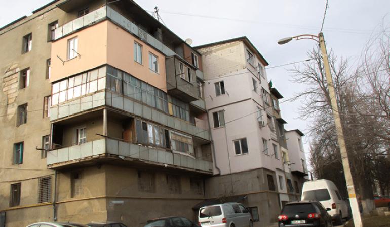 “Arhitectura contemporană” sau cum arată “pristroicile” care au transformat Chișinăul într-un haos urban - 1