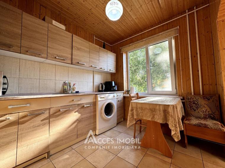 Чеканы, бд. М. Чел Бэтрын, 3 комнаты. Середина дома!: 0