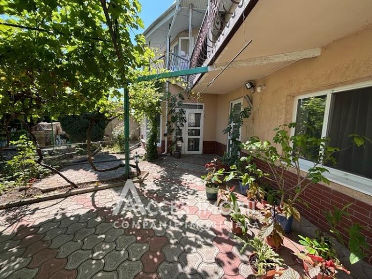 Casă în 2 nivele! Buiucani, str. V. Belinski, 215m2 + 4 ari!: 1