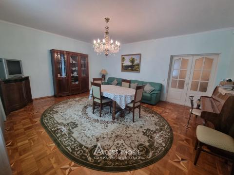 Casă în 2 niveluri! str. Poiana Pinului/Muzelor, Botanica, 272m2 + 7 ari! Euroreparație!: 2